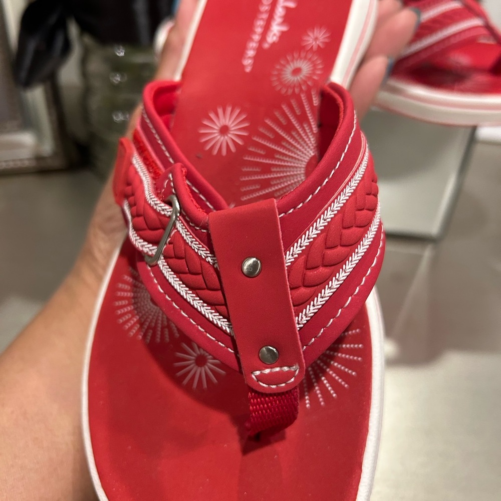 Clarks Red Women's Cloudsteppers Flip Sandals NWOT - Picture 6 of 8